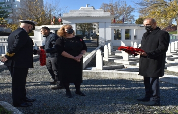 Ambassador Shrivastava paid a floral tribute to the fallen Indian soldiers during the World War I at Cimitirul Eroilor, Slobozia