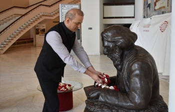 Ambassador, along with other embassy officials, paid a floral tribute at the bust of Rabindranath Tagore.