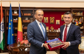Mayor Mihai Chirica had a meeting with the Ambassador of India to Romania, H.E. Shrivastava, who was on an official visit to Iasi.