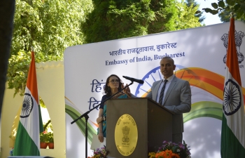 Hindi Diwas was celebrated at the Embassy on 14 September 2022. In his opening speech, Ambassador mentioned some of the achievements of the Embassy to promote the Hindi language in Romania.