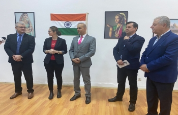 An exhibition of Indian handicraft items and textiles was inaugurated at the Alexandru Stefulescu Gorj County Museum on 8 December 2022.