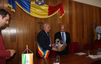 Ambassador Mohapatra Meets Mayor of Topoloveni to Discuss Local Cooperation